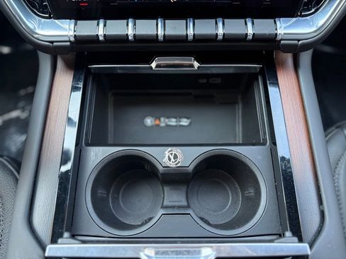 Used 2025 GMC Yukon Denali image 18