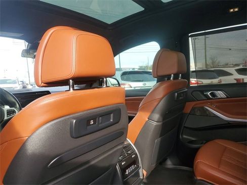 Used 2022 BMW X7 M50i w/ Executive Package image 36