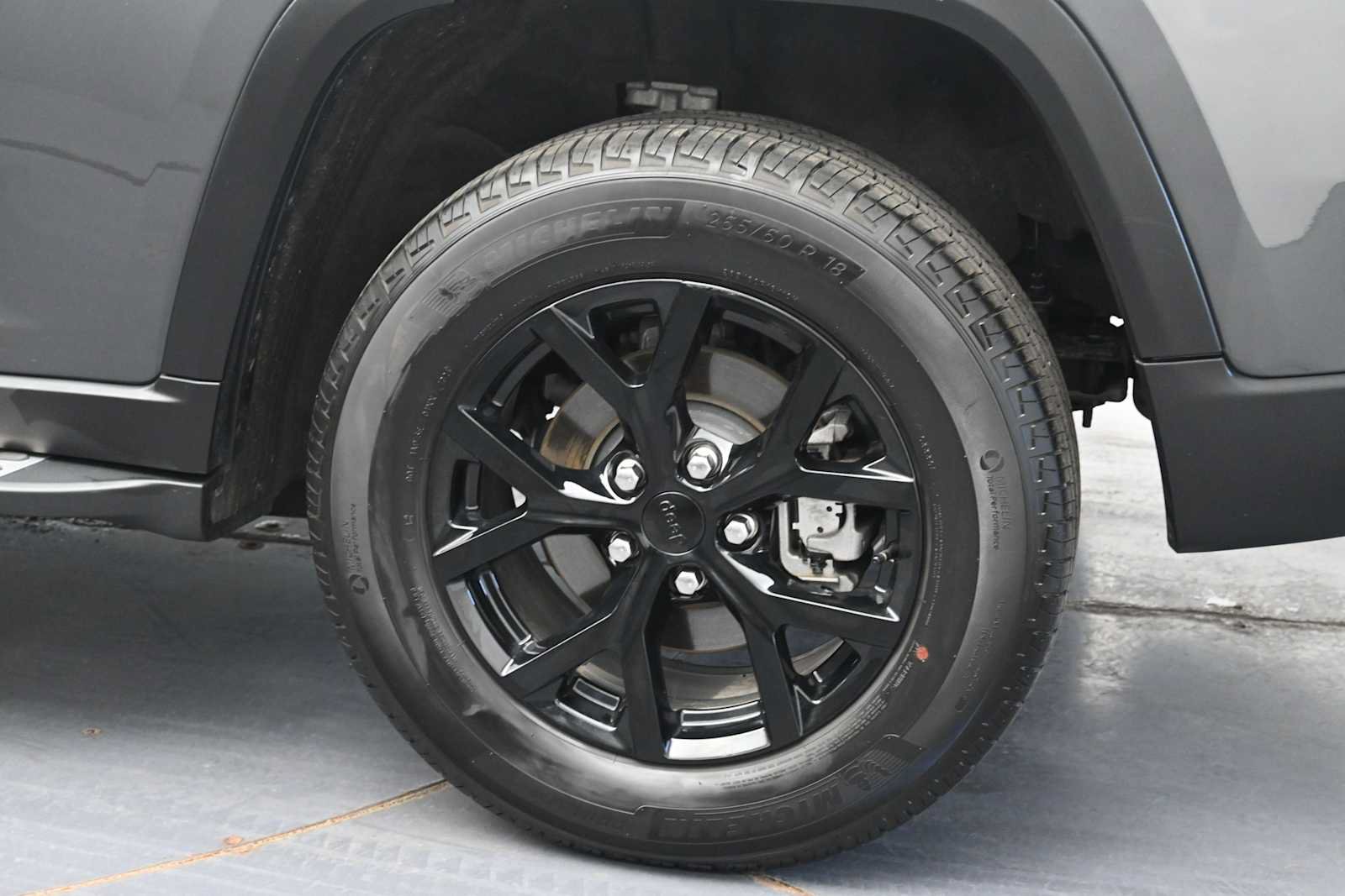 Used 2024 Jeep Grand Cherokee Altitude AWD/4WD image 5