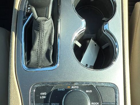 Used 2018 Jeep Grand Cherokee Limited AWD/4WD image 19