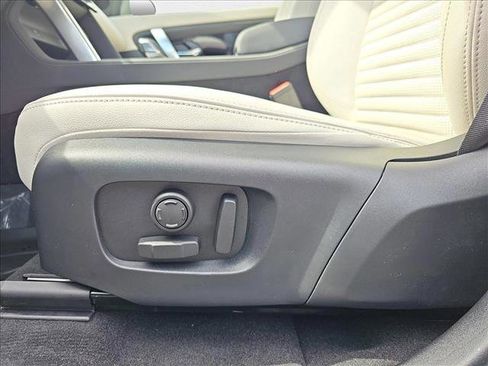 New 2025 Land Rover Discovery Sport S image 28