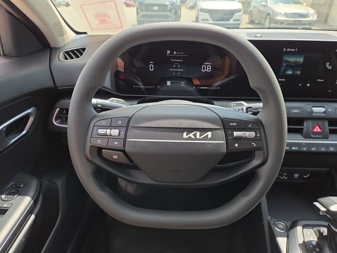 New 2026 Kia K4 FWD image 9
