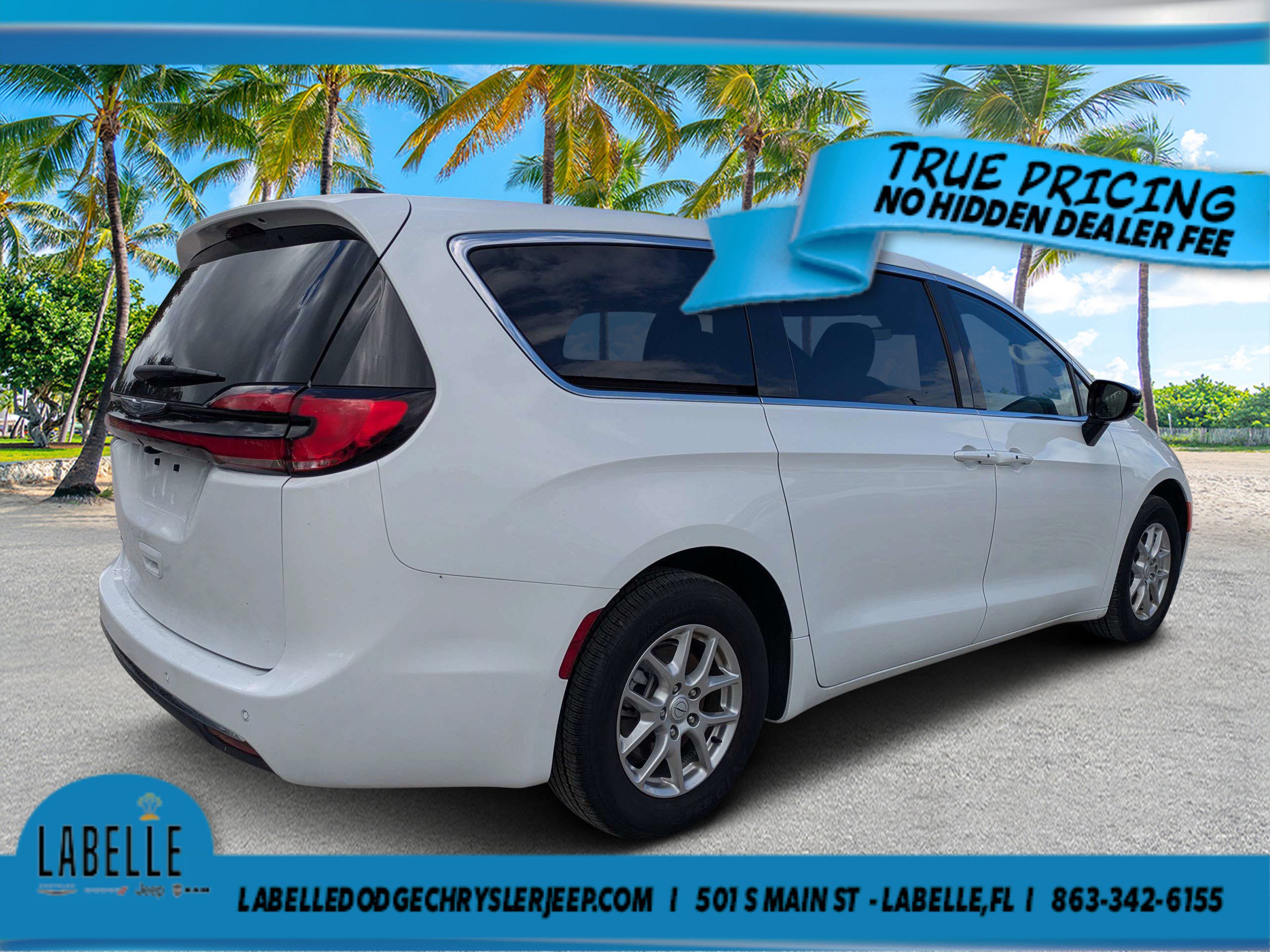 Used 2026 Chrysler Pacifica Select FWD image 3