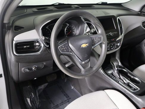 Used 2022 Chevrolet Equinox LS w/ LS Convenience Package FWD image 24