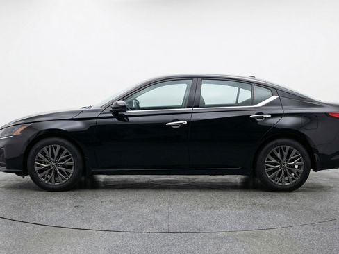 Used 2025 Nissan Altima 2.5 SV image 5