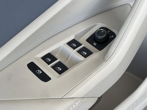 New 2025 Volkswagen Jetta SE image 13