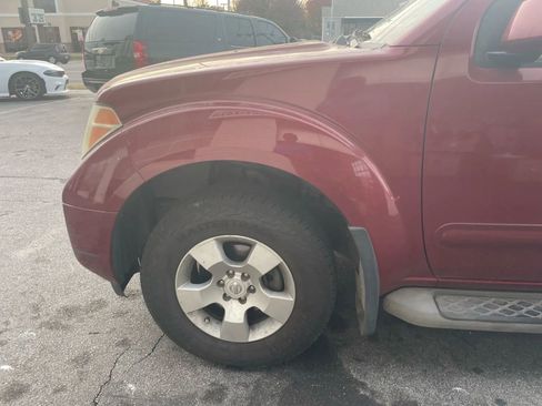 Used 2005 Nissan Pathfinder SE w/ (P01) Se Premium Pkg image 4