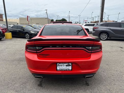 Used 2019 Dodge Charger SXT w/ Blacktop Package RWD image 7