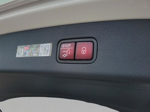 Certified 2026 Mercedes-Benz GLC 300 4MATIC image 6