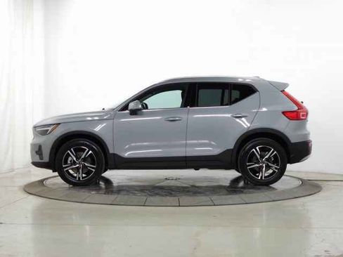Certified 2025 Volvo XC40 B5 Core image 6