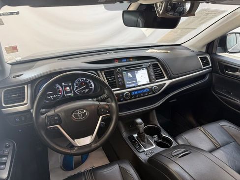 Used 2017 Toyota Highlander SE image 10