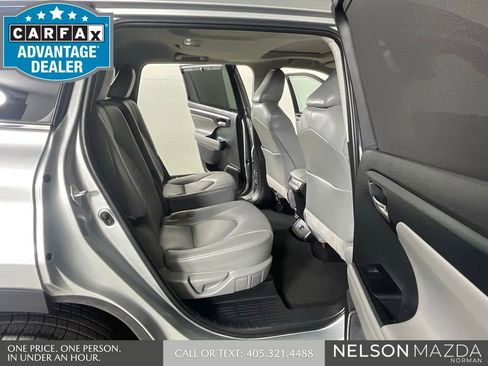 Used 2021 Toyota Highlander XLE AWD/4WD image 15