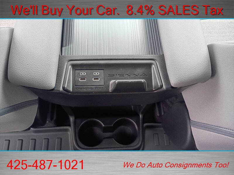 Used 2025 Toyota Sienna LE FWD image 40