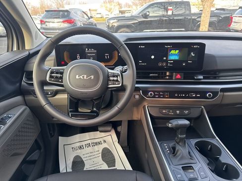 New 2026 Kia Carnival image 2
