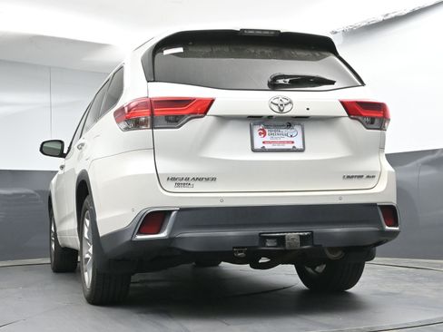 Used 2018 Toyota Highlander Limited image 29