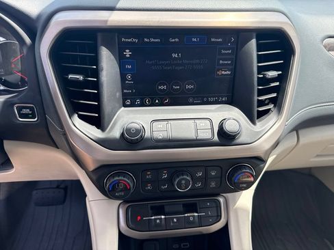 Used 2021 GMC Acadia Denali w/ Denali Technology Package FWD image 18