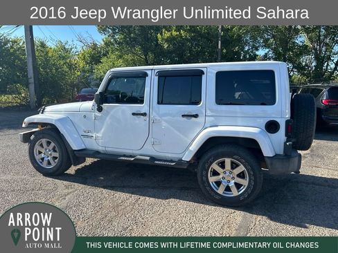 Used 2016 Jeep Wrangler Unlimited Sahara w/ Connectivity Group AWD/4WD image 5
