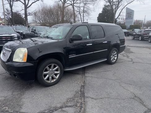 Used 2011 GMC Yukon XL Denali image 2