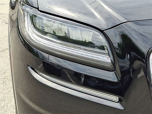 Certified 2023 Lincoln Nautilus Reserve AWD/4WD image 9