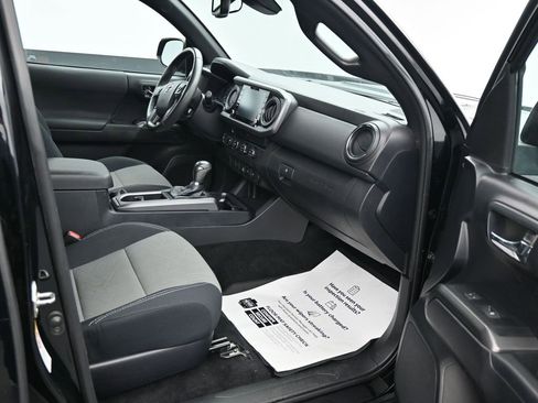 Used 2020 Toyota Tacoma TRD Sport image 14