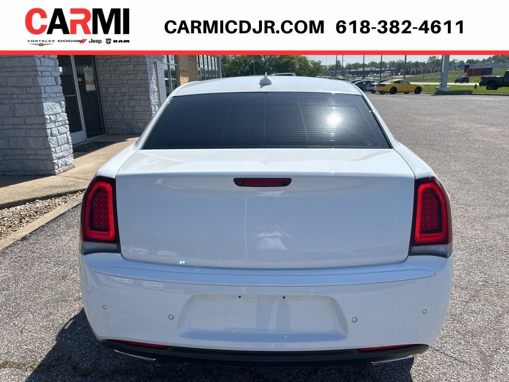 Used 2022 Chrysler 300 Touring L RWD image 5