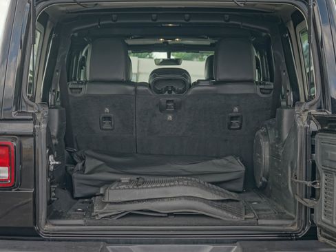 Used 2021 Jeep Wrangler Unlimited Sahara image 9