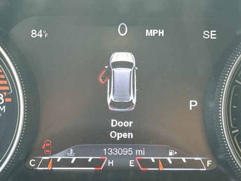 Used 2018 Jeep Cherokee Limited w/ Trailer Tow Group AWD/4WD image 17