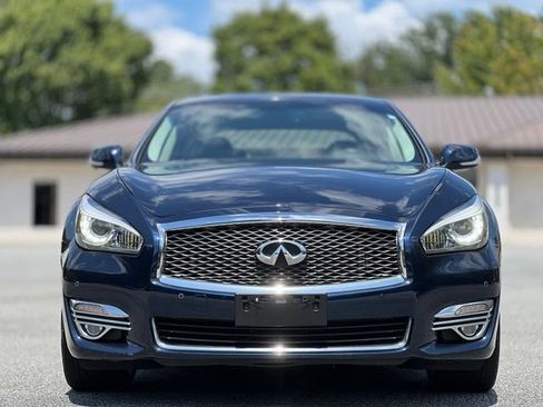 Used 2017 INFINITI Q70 L 3.7 AWD/4WD image 2