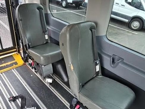 Used 2018 Ford Transit 150 XL image 5