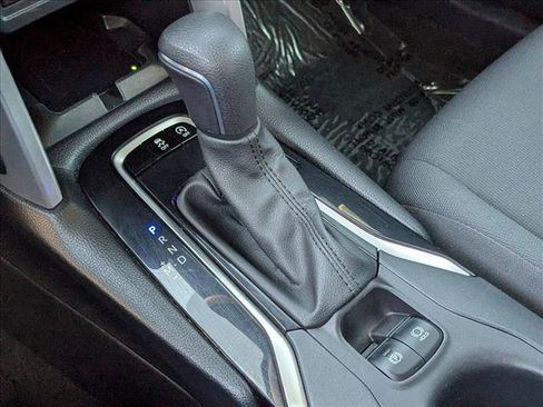 Used 2024 Toyota Corolla Cross LE image 12