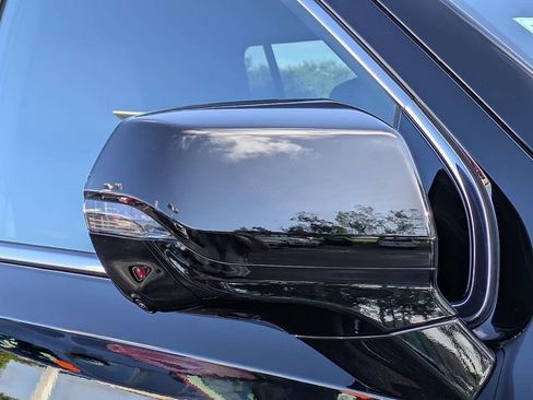 Used 2025 GMC Yukon XL Denali AWD/4WD image 11