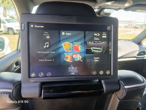 Used 2019 Chrysler Pacifica Limited w/ Advanced Safetytec Group FWD image 24