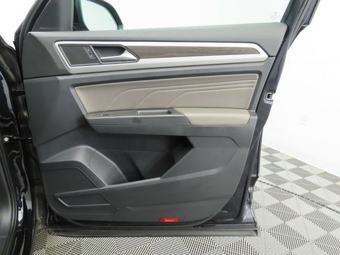 Certified 2023 Volkswagen Atlas SE w/ Panoramic Sunroof Package image 23