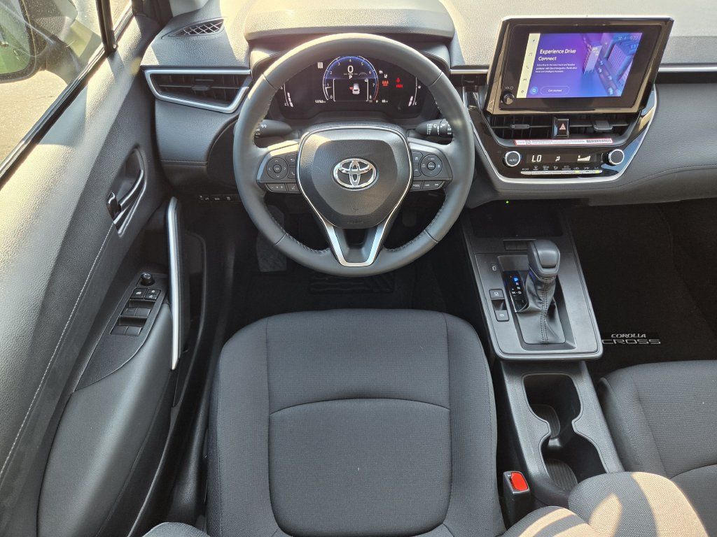 Used 2026 Toyota Corolla Cross LE FWD image 14