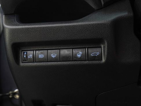 Used 2022 Toyota RAV4 SE w/ Weather & Moonroof Package AWD/4WD image 25