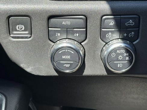 Used 2025 GMC Sierra 1500 SLT AWD/4WD image 17