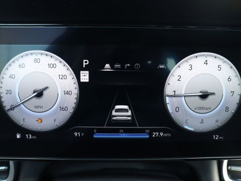 New 2025 Hyundai Elantra Limited image 12