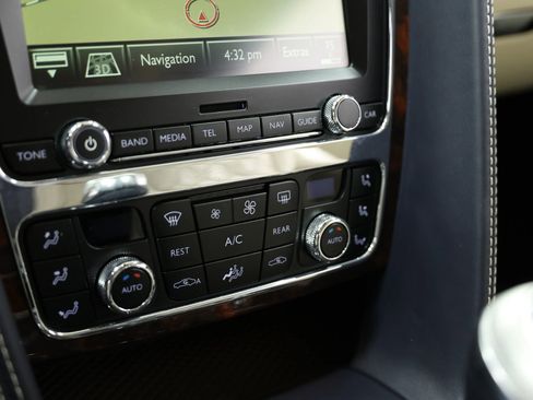 Used 2017 Bentley Continental GT image 33