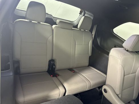 Used 2026 GMC Acadia Elevation w/ Elevation Premium Package FWD image 23