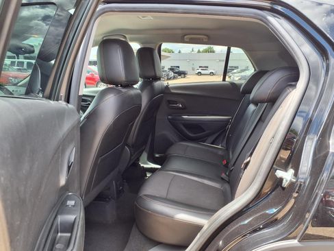Used 2021 Chevrolet Trax LT FWD image 11