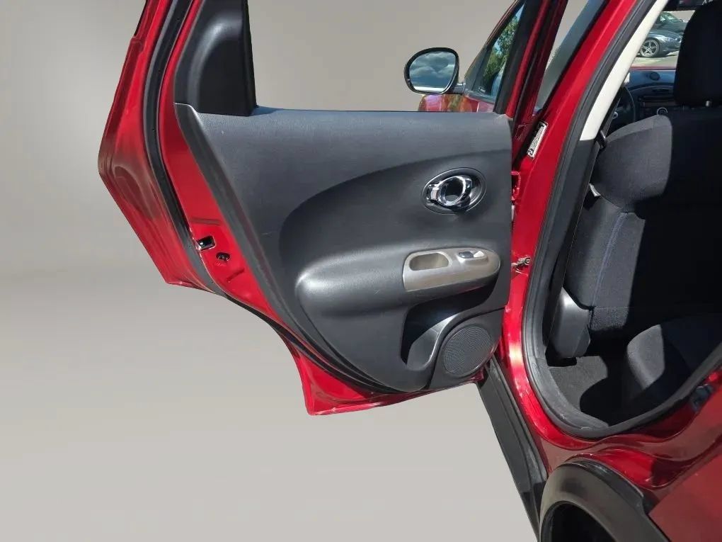 Used 2012 Nissan Juke S FWD image 29