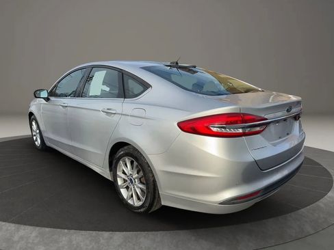 Used 2017 Ford Fusion SE w/ Fusion SE Technology Package image 7