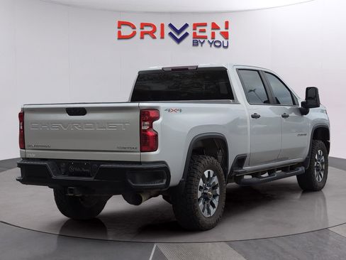 Used 2023 Chevrolet Silverado 2500 Custom w/ Custom Value Package image 5