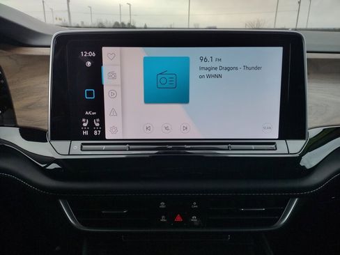 Used 2024 Volkswagen Atlas SE image 3