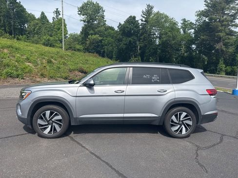 Used 2025 Volkswagen Atlas SE AWD/4WD image 6