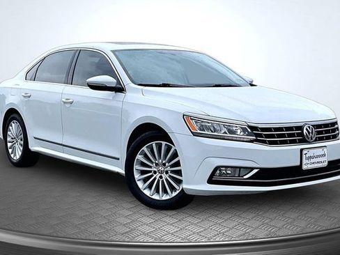 Used 2016 Volkswagen Passat 1.8T SE w/ Lighting Package FWD image 3