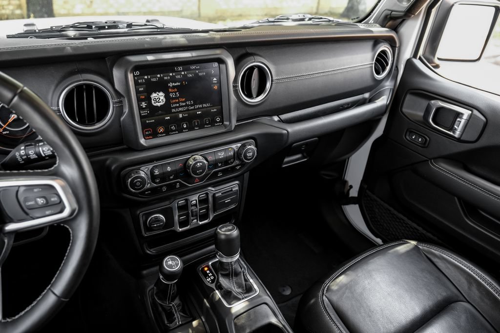 Used 2022 Jeep Wrangler Unlimited Sahara w/ Cold Weather Group AWD/4WD image 35