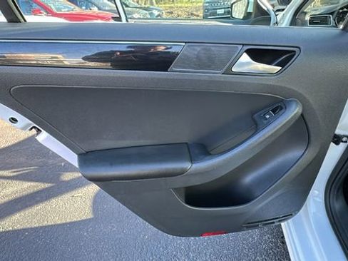 Used 2017 Volkswagen Jetta SEL image 34