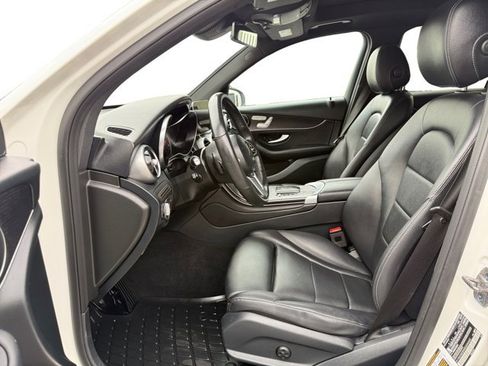 Used 2022 Mercedes-Benz GLC 300 4MATIC w/ Multimedia Package Lite image 10