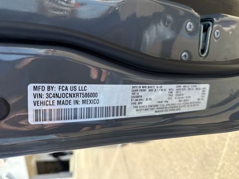 Used 2024 Jeep Compass Limited image 5